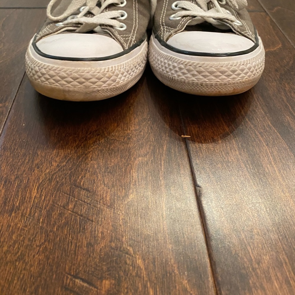Converses - Picture 2 of 5